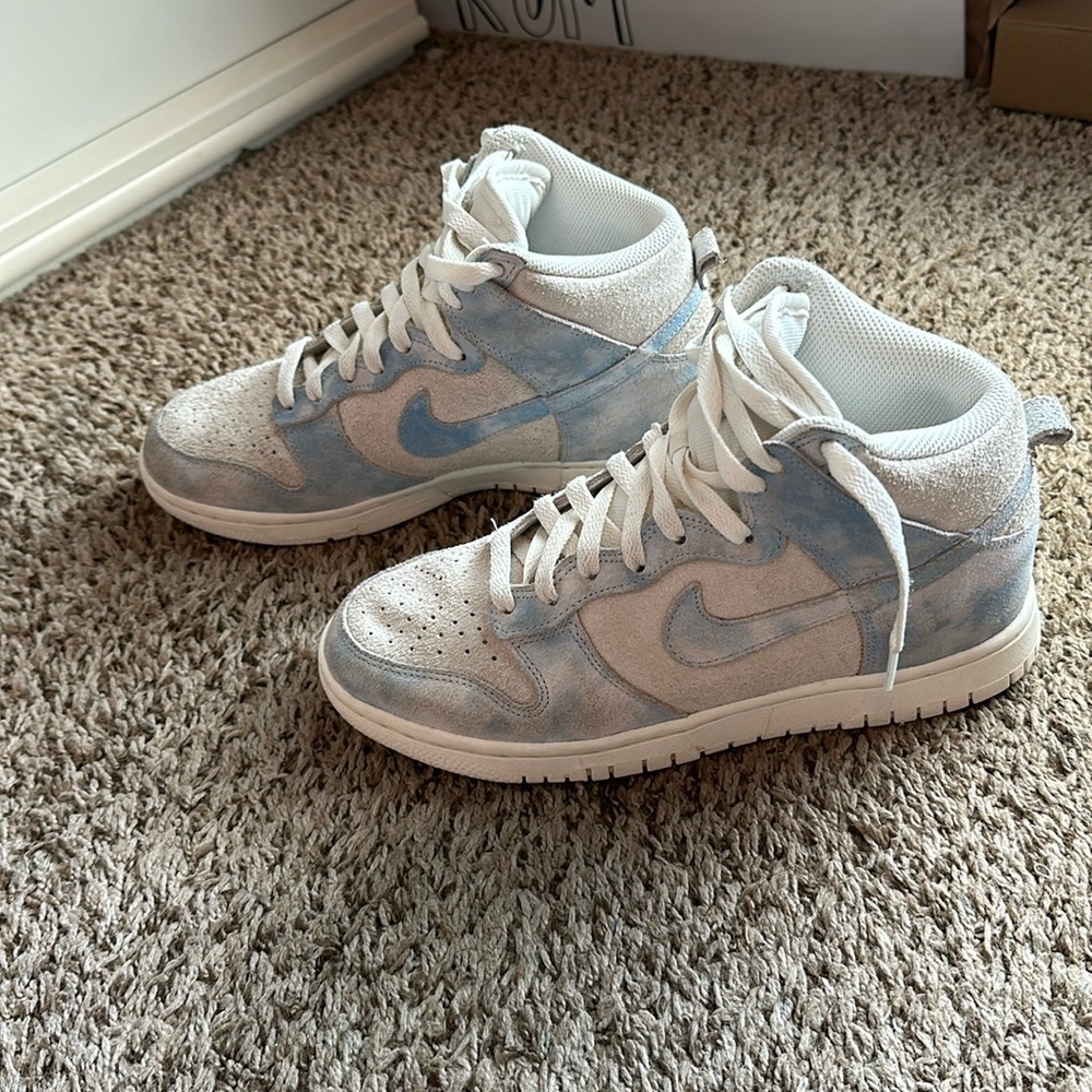 High Nike dunks blue